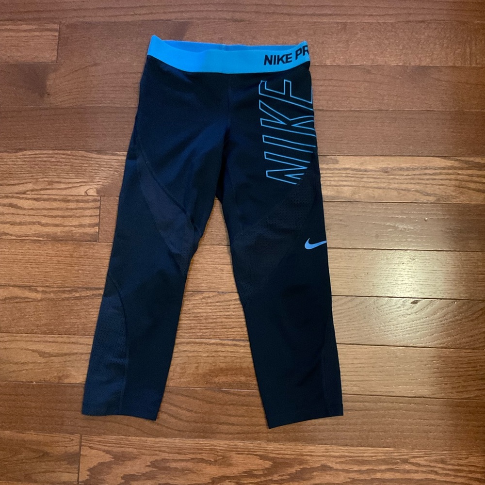 Womens XS Nike Pro 3/4 length